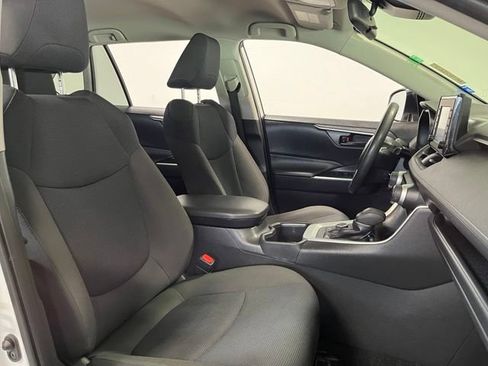 Used 2022 Toyota RAV4 LE AWD/4WD image 10
