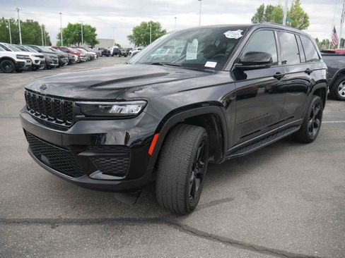 Certified 2024 Jeep Grand Cherokee Altitude AWD/4WD image 4