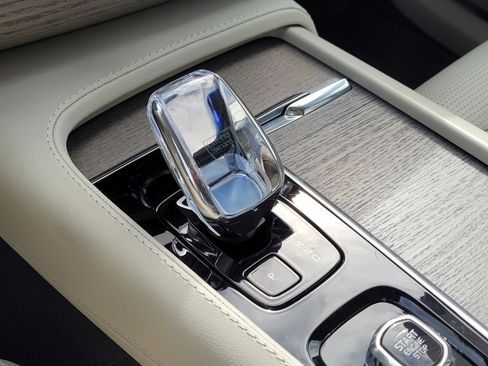 Certified 2025 Volvo XC90 T8 Ultra image 26