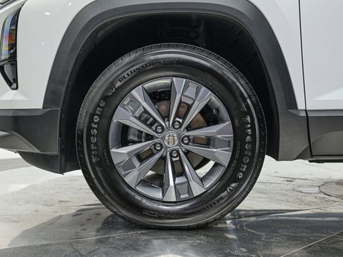 Used 2025 Chevrolet Equinox LT image 3