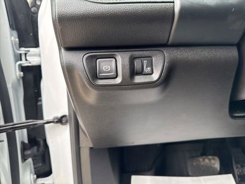 Used 2023 GMC Acadia SLE w/ Driver Convenience Package image 13