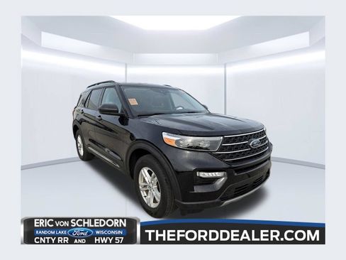 Used 2024 Ford Explorer XLT w/ Equipment Group 202A AWD/4WD image 1