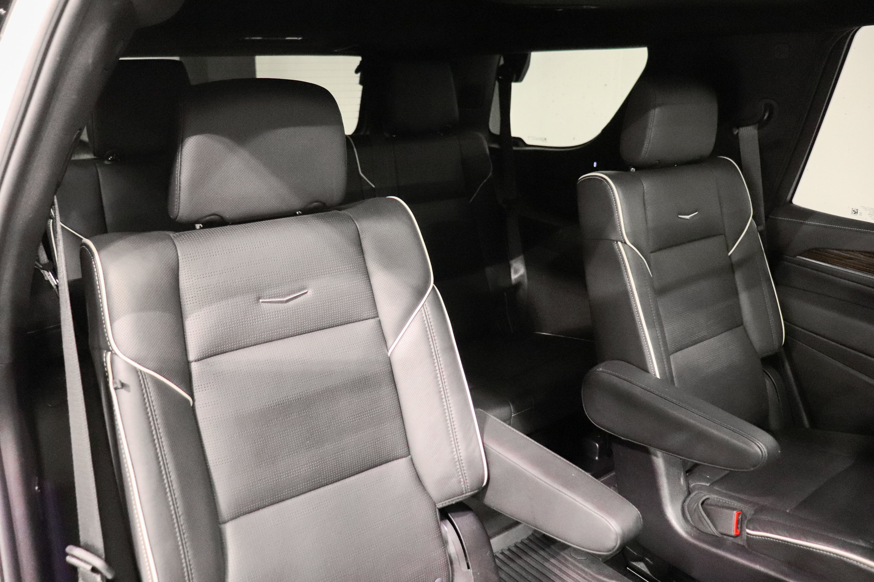 Used 2023 Cadillac Escalade Premium Luxury w/ LPO, Floor Liner Package AWD/4WD image 20
