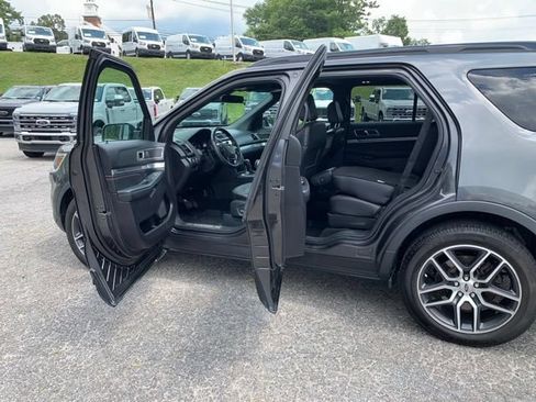Used 2018 Ford Explorer Sport w/ Equipment Group 401A AWD/4WD image 18