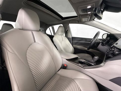 Certified 2023 Toyota Camry SE w/ Convenience Package image 40