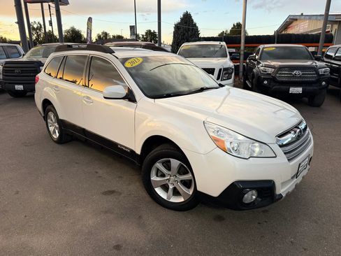 Used 2013 Subaru Outback 3.6R Limited w/ Moonroof Pkg AWD/4WD image 3