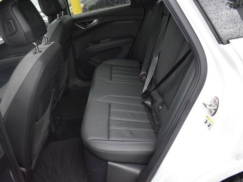 Used 2023 Audi Q4 e-tron Premium Plus w/ Premium Plus image 26