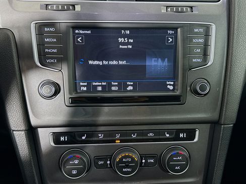 Used 2016 Volkswagen e-Golf SE w/ DC Fast Charging Package image 15