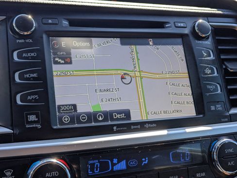 Used 2019 Toyota Highlander Limited w/ Carpet Mat Package (TMS) AWD/4WD image 11