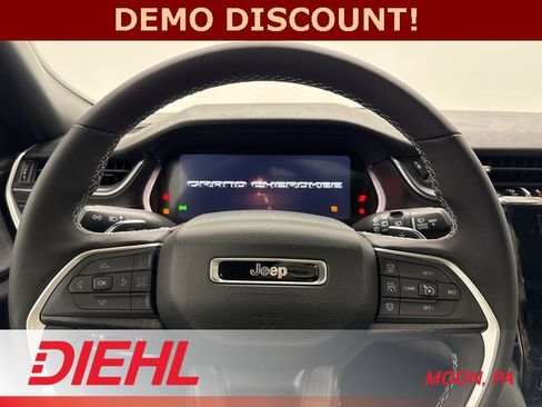 New 2025 Jeep Grand Cherokee Laredo X w/ Luxury Tech Group I image 24