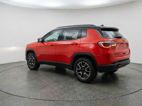 Used 2025 Jeep Compass Trailhawk image 6