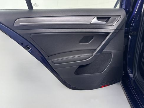 Used 2017 Volkswagen e-Golf SEL Premium image 26