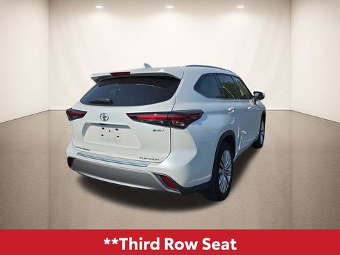 Used 2025 Toyota Highlander Platinum AWD/4WD image 6