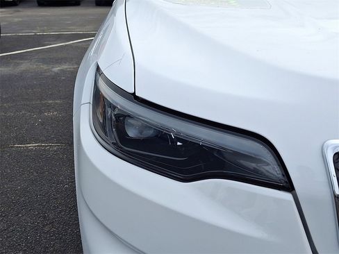 Used 2022 Jeep Cherokee Limited image 9