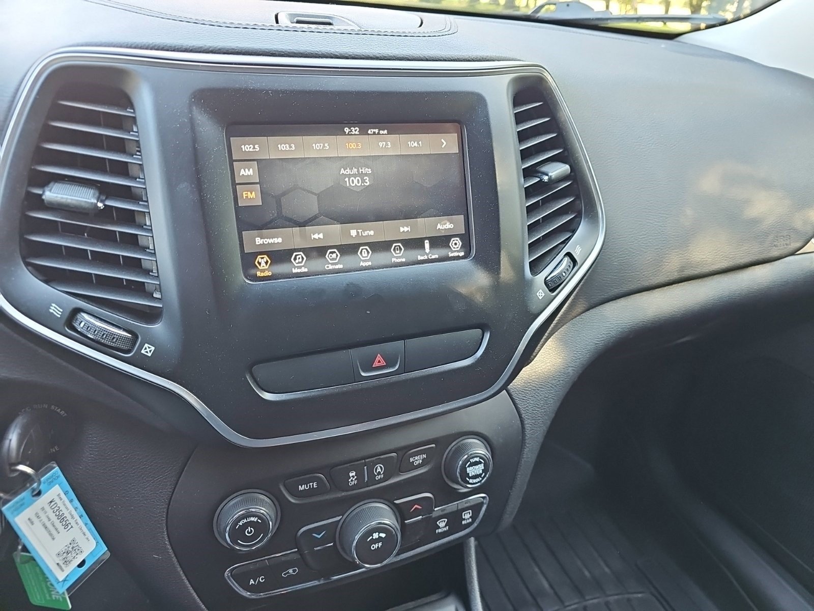 Used 2019 Jeep Cherokee Latitude w/ Popular Appearance Group FWD image 20