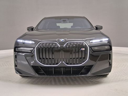 New 2026 BMW i7 M70 w/ Executive Package AWD/4WD image 4