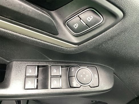 Used 2022 Ford Escape SE image 17