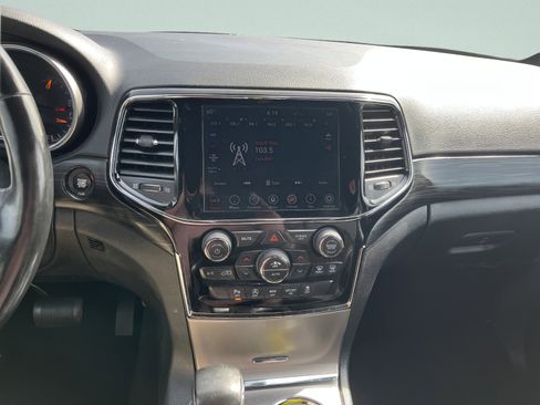 Used 2020 Jeep Grand Cherokee Altitude image 15