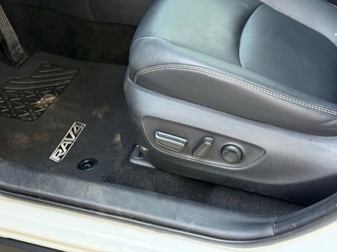 Used 2019 Toyota RAV4 Limited FWD image 24