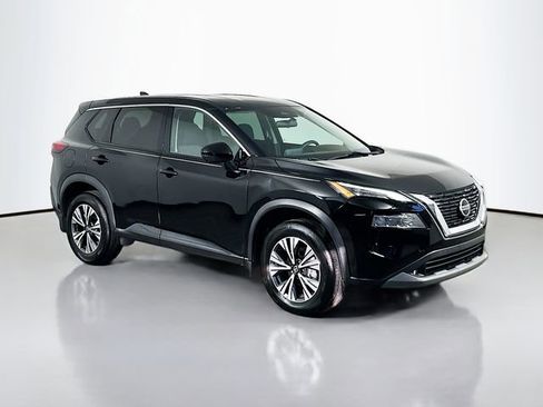 Used 2021 Nissan Rogue SV image 2