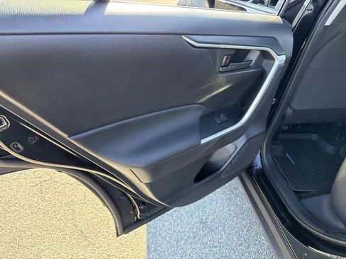 Used 2021 Toyota RAV4 LE image 16