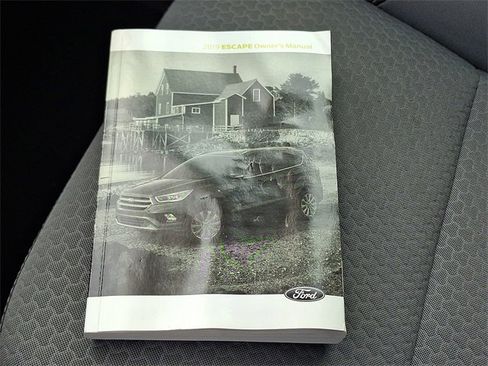 Used 2019 Ford Escape SE image 25