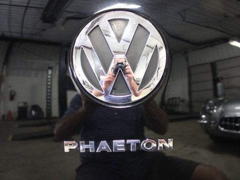 Used 2004 Volkswagen Phaeton V8 AWD/4WD image 13