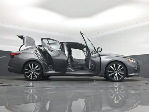 Used 2021 Nissan Altima 2.5 SR FWD image 7