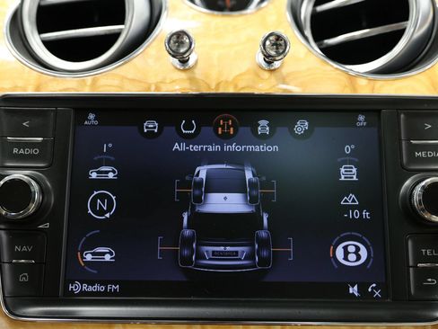 Used 2017 Bentley Bentayga AWD/4WD image 38