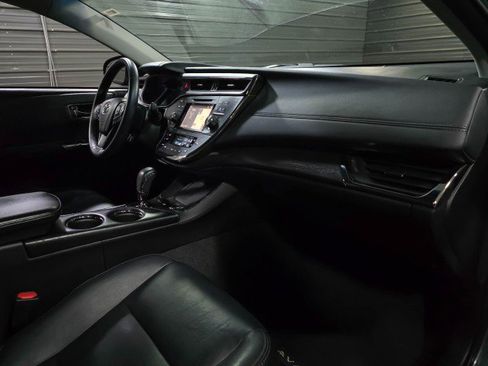 Used 2018 Toyota Avalon XLE Premium image 12