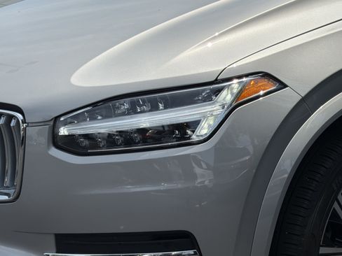 Used 2025 Volvo XC90 B5 Core AWD/4WD image 6