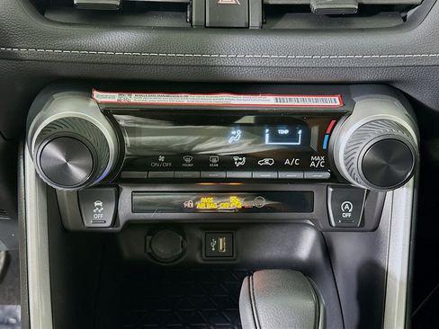 Used 2025 Toyota RAV4 LE image 22