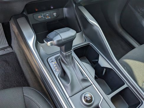 Certified 2025 Kia Sorento LX image 25