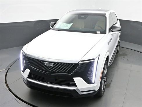 New 2025 Cadillac Escalade IQ Luxury 2 image 40