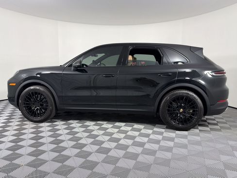 Certified 2025 Porsche Cayenne AWD/4WD image 2