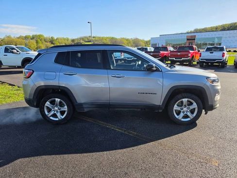 Used 2023 Jeep Compass Latitude w/ Convenience Group AWD/4WD image 4