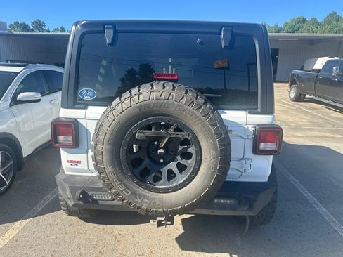 Used 2020 Jeep Wrangler Unlimited Sahara AWD/4WD image 5