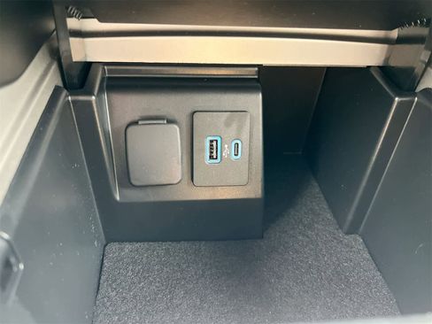 Used 2023 Ford Explorer Limited w/ Hybrid Equipment Group 310A image 32