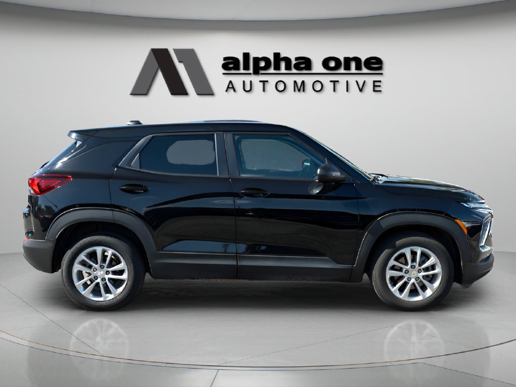Used 2025 Chevrolet TrailBlazer LS w/ LS Convenience Package FWD image 4