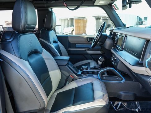 Used 2023 Ford Bronco Wildtrak image 16