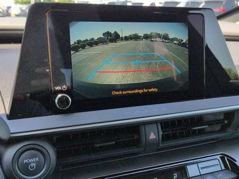 Certified 2025 Toyota Prius LE FWD image 13