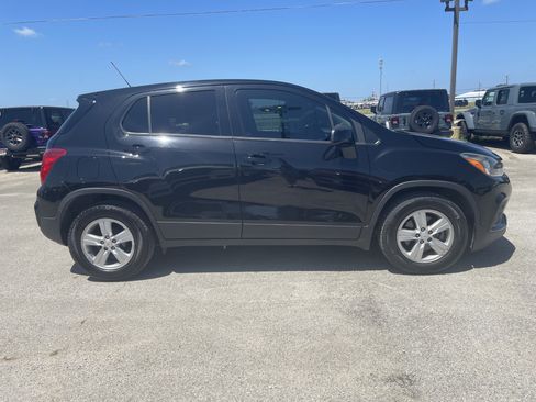 Used 2020 Chevrolet Trax LS w/ Tint and Cruise Package FWD image 3