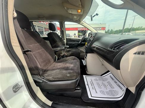 Used 2014 Dodge Grand Caravan American Value Package FWD image 10