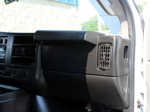 Used 2018 Chevrolet Express 2500 image 15