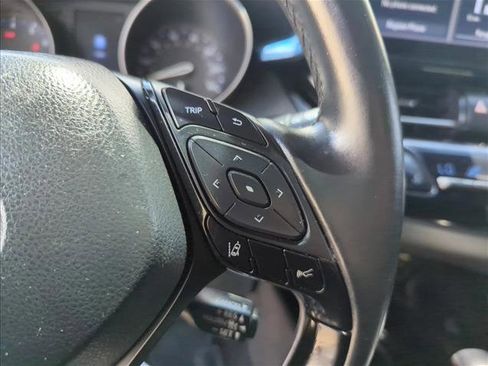 Used 2019 Toyota C-HR XLE FWD image 18