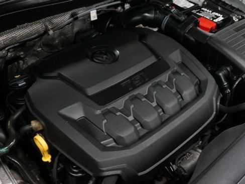 Certified 2021 Volkswagen Tiguan SE w/ Panoramic Sunroof Package image 69