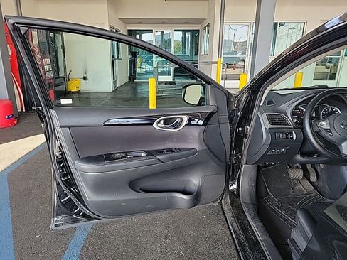 Used 2016 Nissan Sentra SV image 12