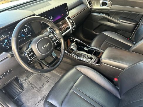 Certified 2023 Kia Sorento SX AWD/4WD image 12