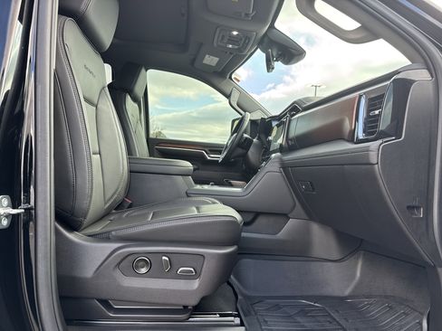 Used 2024 GMC Sierra 3500 Denali w/ Denali Reserve Package image 32