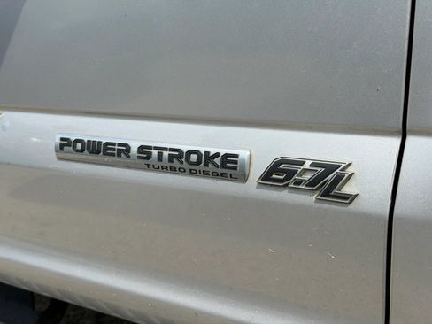Used 2017 Ford F250 XLT w/ XLT Premium Package AWD/4WD image 7